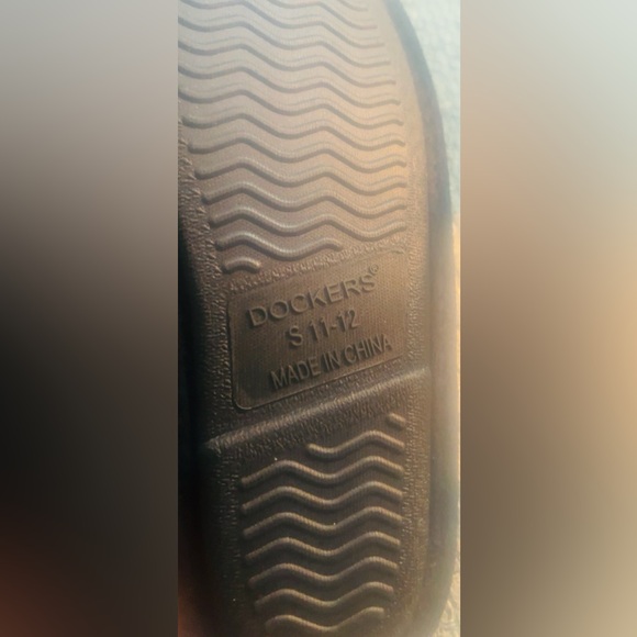 Kids Dockers Cream and Black Indoor Slippers - Picture 3 of 3